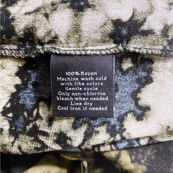 Rock & Republic Blk & Moss Green Tye Dyed Top Size Large - Picture 5 of 6